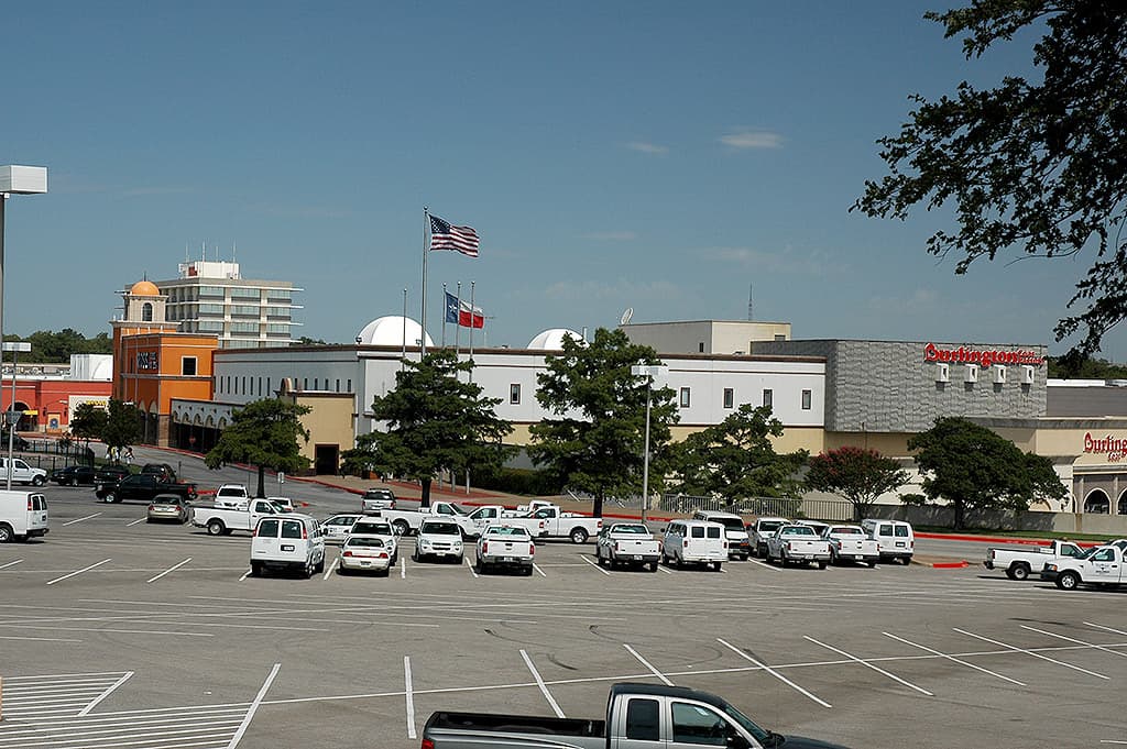 Shopping Centers & Retail